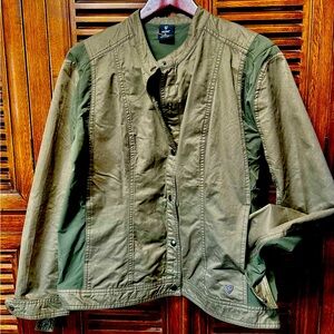 Kühl women’s lightweight jacket. Size xl. Olive green.